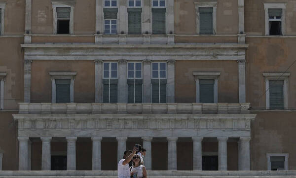 Τροχαίο στη Βουλή: Πέθανε ο πεζός που παρασύρθηκε από ταξί