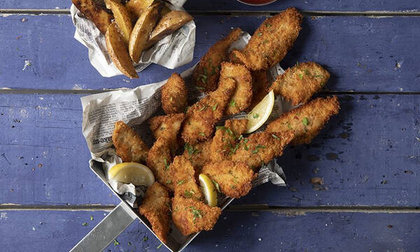 Άκης Πετρετζίκης: Σπιτικά fish fingers