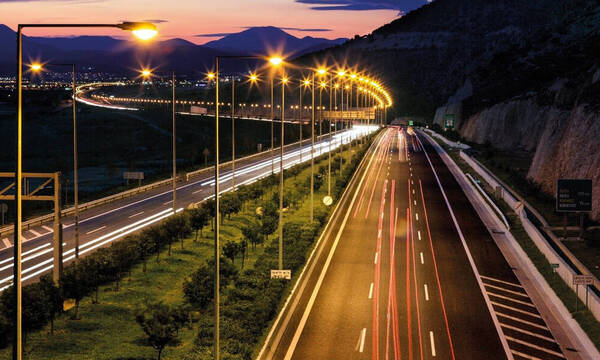 Οδική ασφάλεια: Γιατί θα έχουμε λιγότερα «φάουλ» στους δρόμους με τα προγράμματα της Αττικής Οδού