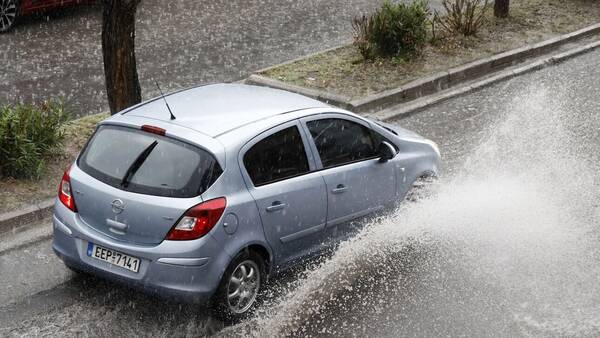 Έκτακτο δελτίο επιδείνωσης του καιρού: Ισχυρές καταιγίδες και θυελλώδεις άνεμοι από τη Δευτέρα