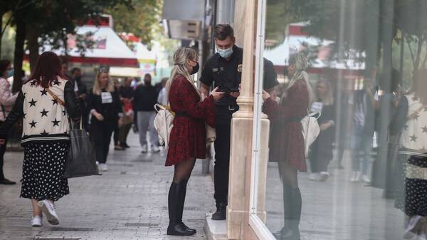 Εορταστικό ωράριο: Ανοικτά την Κυριακή τα καταστήματα - Οι ώρες λειτουργίας