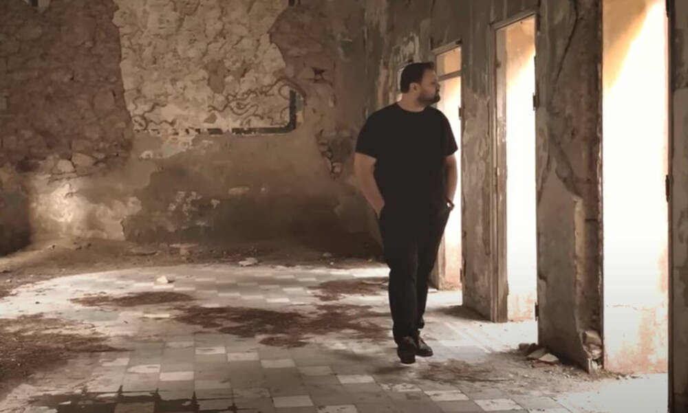 «Μεγάλες αγκαλιές»: Εντυπωσιάζει το νέο τραγούδι του Νίκου Κυπριώτη 