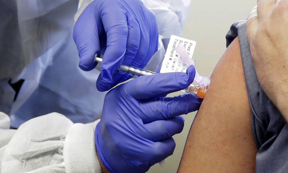 EMA: Δεν υπάρχει ακόμη απάντηση στο αν η μετάλλαξη Όμικρον απαιτεί εμβόλιο προσαρμοσμένο σ' αυτήν