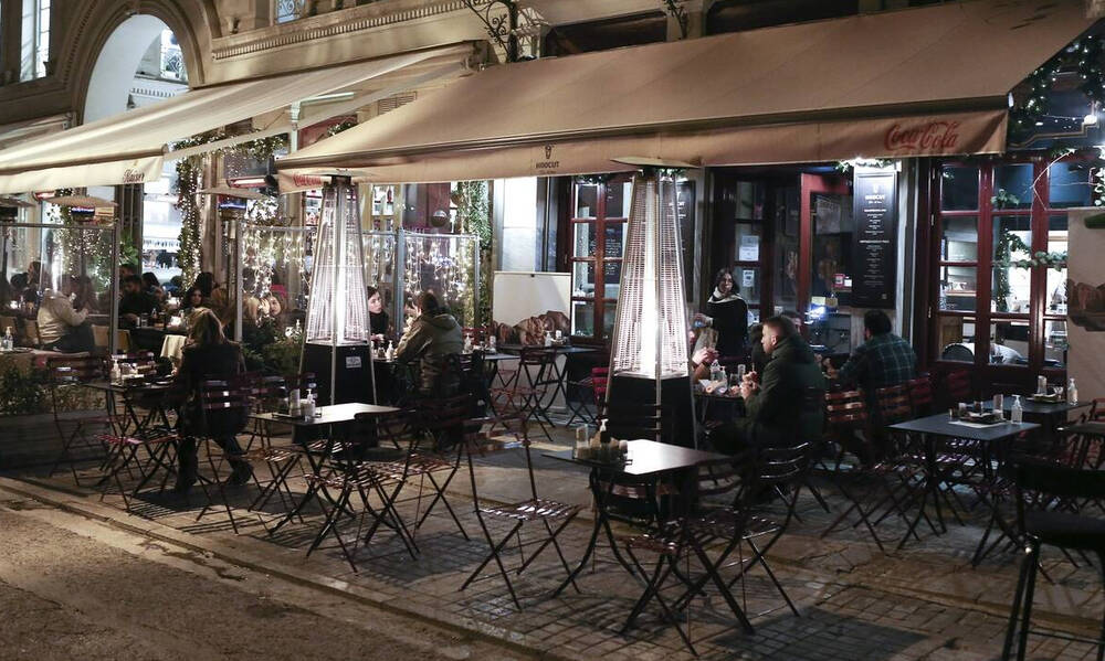 Νέα μέτρα: Κλείσιμο εστίασης νωρίτερα κι επέκταση υποχρεωτικού εμβολιασμού - Τι εξετάζει η κυβέρνηση