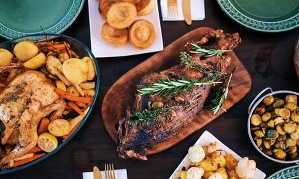 Οι προσθήκες που εμπλουτίζουν με άρωμα παράδοσης το φετινό εορταστικό τραπέζι