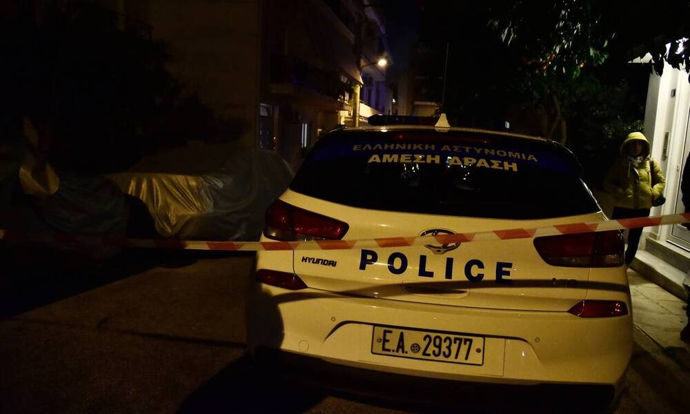 Συναγερμός στον Άγιο Παντελεήμονα: Άνδρας κρατά όμηρο γυναίκα και απειλεί να ανατινάξει πολυκατοικία