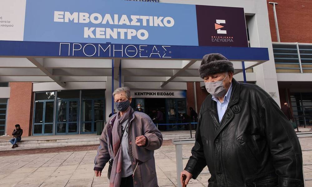 Εξαδάκτυλος: Μεγάλος ο κίνδυνος για τους μη εμβολιασμένους άνω των 50 με την Όμικρον