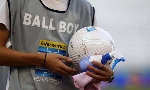 Super League: Οι αλλαγές που προτείνει για το υγειονομικό πρωτόκολλο