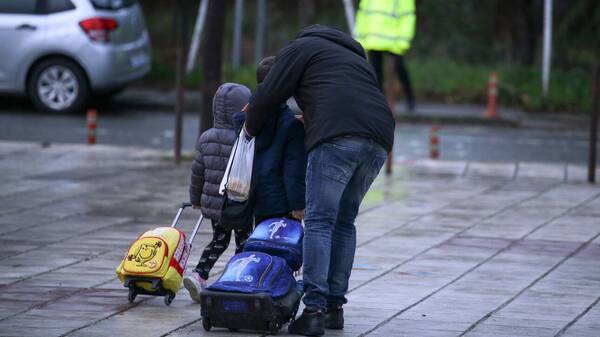 Πόση άδεια δικαιούνται οι εργαζόμενοι γονείς παιδιών που νόσησαν με κορονοϊό