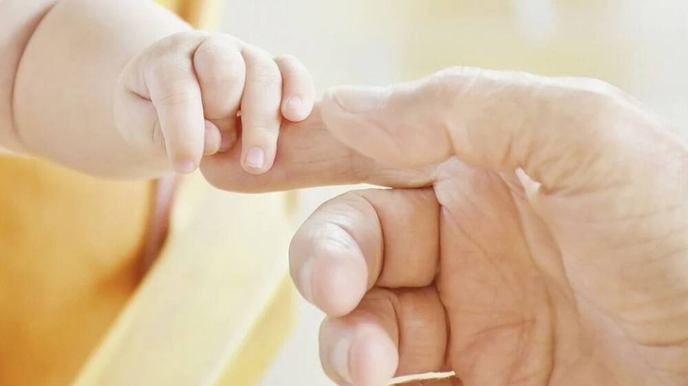 Βιαζόταν να έρθει στη ζωή: Μητέρα από τον Βόλο γέννησε στο δρόμο περιμένοντας το ταξί