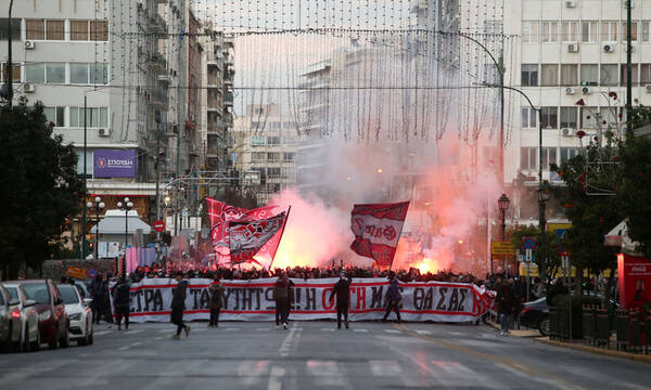 Παναθηναϊκός-Ολυμπιακός: Πορεία διαμαρτυρίας των «ερυθρόλευκων» οπαδών (photos)