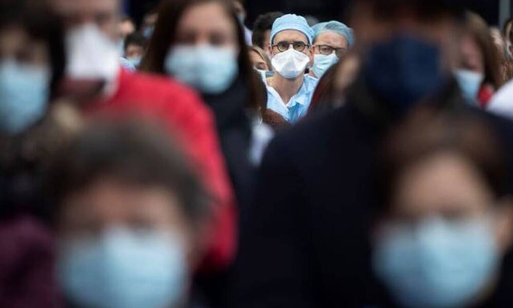 Η «ακτινογραφία» της μετάλλαξης Όμικρον: Tι ξέρουμε για νόσηση, μεταδοτικότητα και προστασία