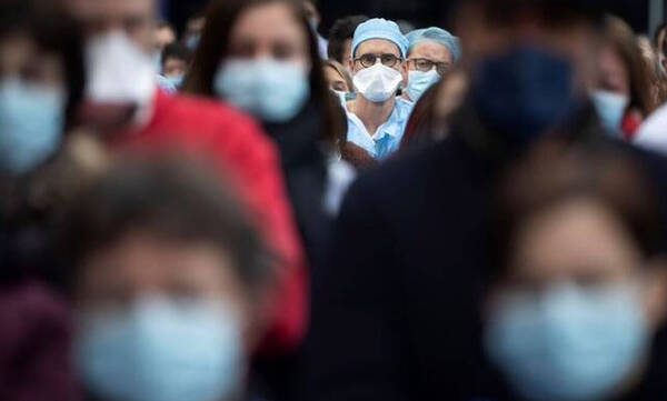 Η «ακτινογραφία» της μετάλλαξης Όμικρον: Tι ξέρουμε για νόσηση, μεταδοτικότητα και προστασία