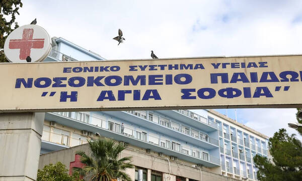 Τραγωδία στην Αθήνα: Νεκρό κοριτσάκι ενός έτους από εγκαύματα – Συνελήφθησαν μητέρα και γιαγιά