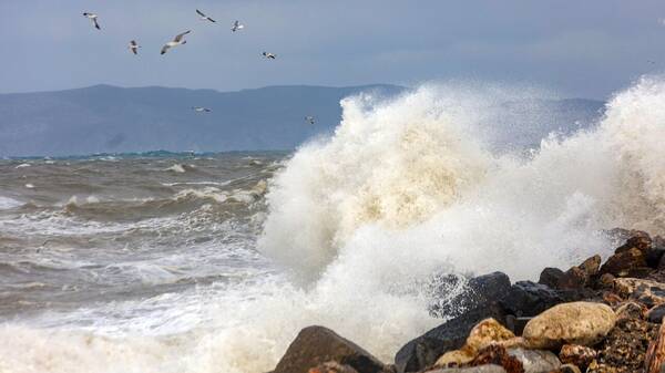Κακοκαιρία Ελπίδα: Προσάραξη πλοίου με δεκαμελές πλήρωμα στην Κρήτη - Ο πλοίαρχος ζήτησε εγκατάλειψη