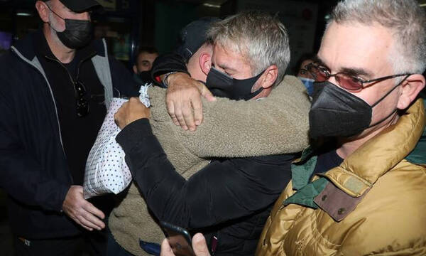 Survivor: Έξαλλος ο Θανάσης Μπέλλος στο αεροδρόμιο: «Άσε με ήσυχο» - Τι συνέβη; (Video)