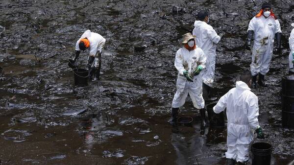 Περού: Διπλάσια η ποσότητα πετρελαίου που διέρρευσε από διυλιστήριο της Repsol