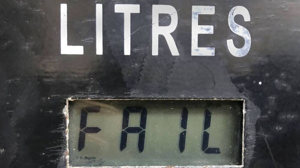 Αύξηση 27,5% στην τιμή της αμόλυβδης - Στάση αναμονής από την κυβέρνηση