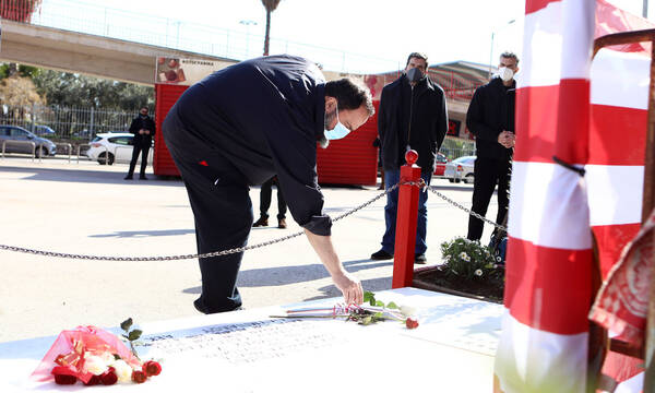 Ολυμπιακός: Φόρος τιμής στα θύματα της τραγωδίας της Θύρας 7 (photos)