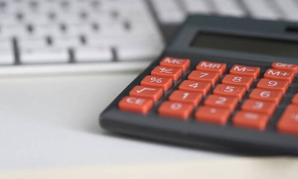 Πώς θα λάβετε την 5νθήμερη άδεια λόγω κορονοϊού: Πώς χορηγείται το επίδομα ασθενείας