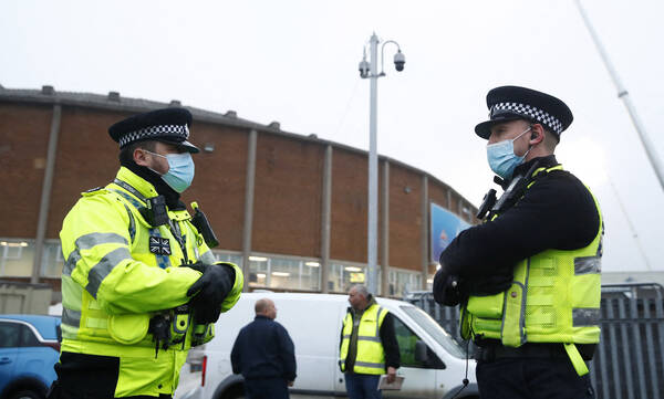Αγγλία: Συλλήψεις εννιά οπαδών στο «Ελαντ Ρόουντ»