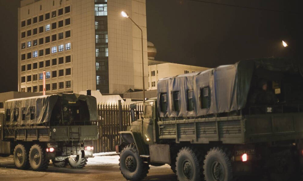Ρωσία: Πάνω από 100 φορτηγά με στρατιώτες κατευθύνονται στα σύνορα με την Ουκρανία