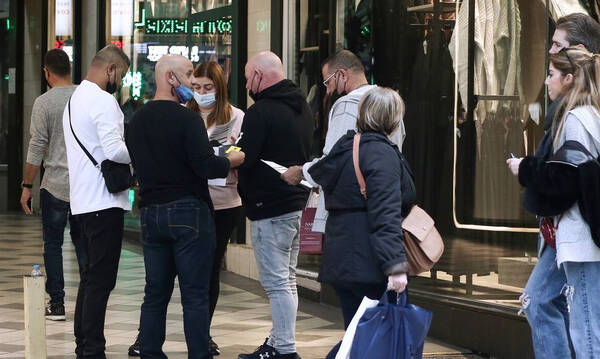 Επιτροπή Εμπειρογνωμόνων: Καμία απόφαση για τις μάσκες στους εξωτερικούς χώρους