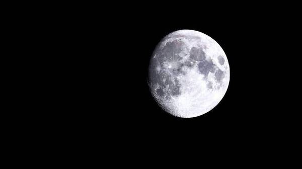 Αντίστροφη μέτρηση για την πτώση εκτός ελέγχου τμήματος πυραύλου στη σκοτεινή πλευρά του φεγγαριού