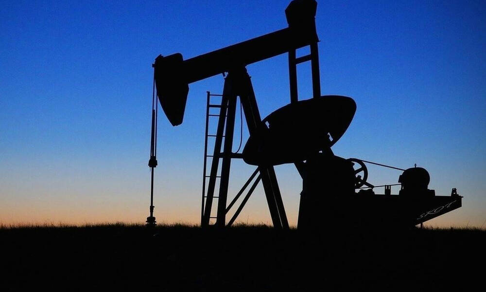 Τα πάνω κάτω φέρνει στην ελληνική οικονομία η εκτίναξη των τιμών των καυσίμων