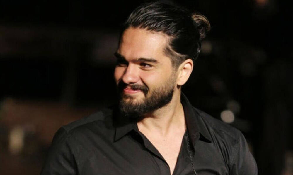 Χρήστος Μάστορας: Απόκριες με τους γονείς του - Δείτε σε ποιον μοιάζει (Σπάνιες φωτογραφίες)