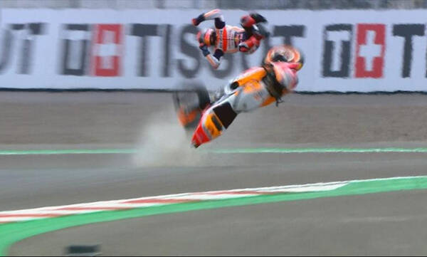 MotoGP: Ατύχημα που κόβει την ανάσα για Μάρκεθ - Άργησε ο αγώνας λόγω κεραυνών