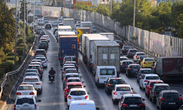 Κίνηση τώρα: Η μεγάλη έξοδος των Αθηναίων για το τριήμερο - «Κόλαση» η άνοδος του Κηφισού