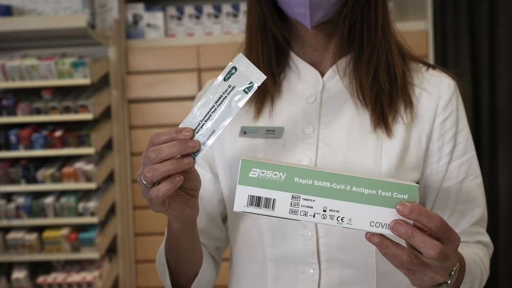 Δωρεάν self-test για μαθητές και εμβολιασμένους εκπαιδευτικούς από τα φαρμακεία - Από Τετάρτη 30/03
