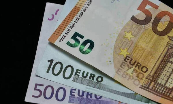 Στο 3,75% υποχώρησε το μέσο επιτόκιο για τις νέες χορηγήσεις δανείων