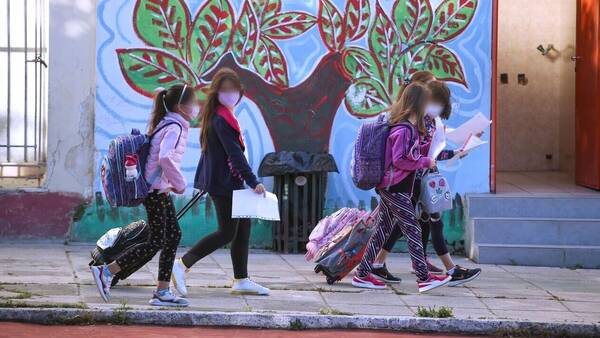 Πάσχα 2022: Πότε θα κλείσουν και πότε θα ξανανοίξουν τα σχολεία