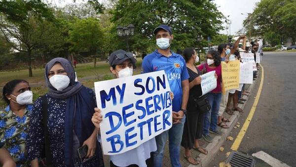 Σρι Λάνκα: Εμπόδισαν διαδήλωση για την οικονομική κρίση - Έκλεισαν τα μέσα κοινωνικής δικτύωσης
