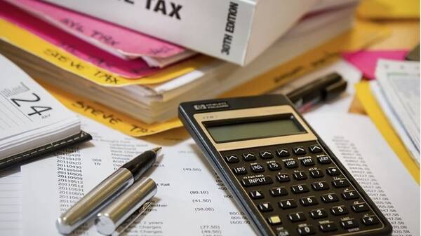 Φορολογικές δηλώσεις 2022: Οι κωδικοί του εντύπου Ε1 για εκπτώσεις φόρου και απαλλαγές