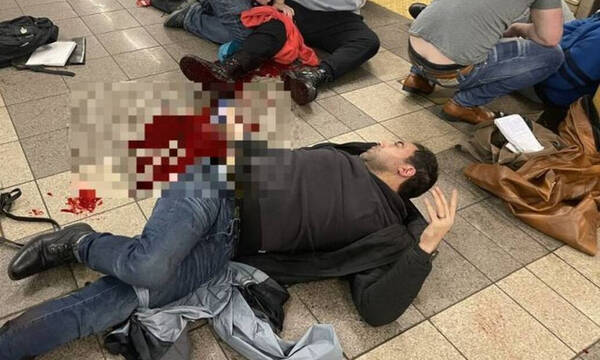 Νέα Υόρκη: Συγκλονιστικά βίντεο από την επίθεση στο μετρό - Τουλάχιστον 13 τραυματίες