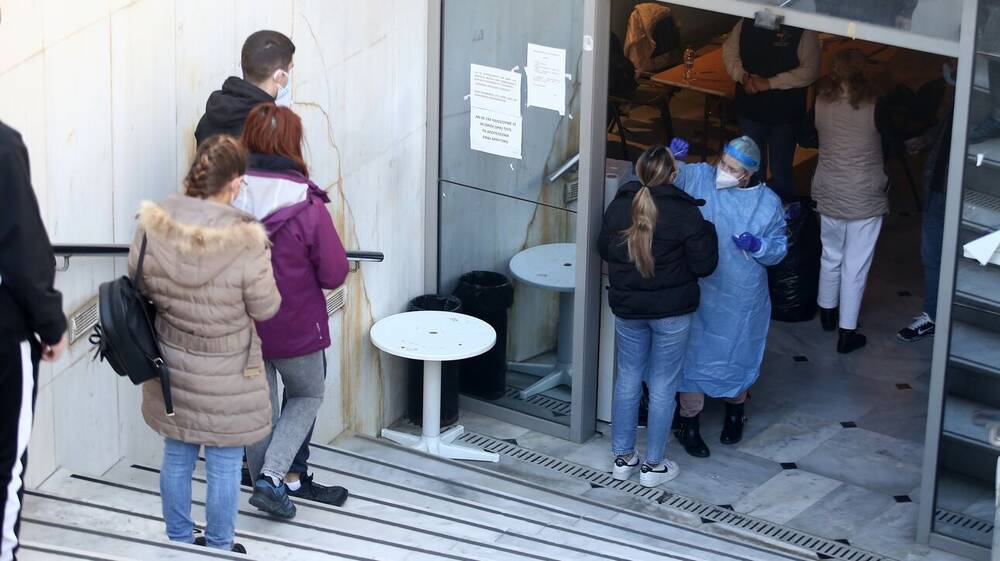 Άρση μέτρων: Τι αλλάζει για τα rapid test στην εργασία για τους μη εμβολιασμένους από 1η Μαΐου