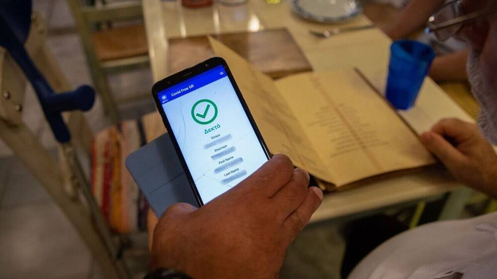 Άρση μέτρων: Πότε σταματά η επίδειξη του πιστοποιητικού νόσησης και εμβολιασμού