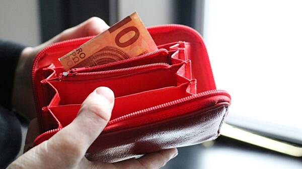 Δώρο Πάσχα, έκτακτο επίδομα, μισθοί και συντάξεις: Ποιοι πληρώνονται τη Μεγάλη Εβδομάδα