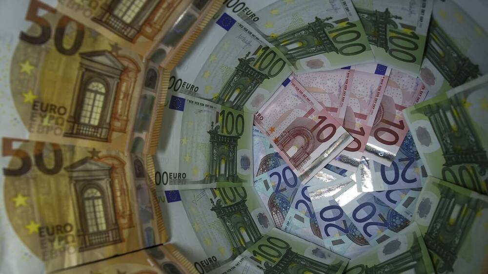 Επίδομα 200 ευρώ: Την Μ. Τετάρτη η καταβολή του - Ποιοι είναι οι δικαιούχοι της έκτακτης ενίσχυσης