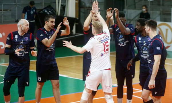 Volley League Ανδρών: Ο Φοίνικας Σύρου νίκησε με 3-0 σετ τον Μίλωνα και ελπίζει για τίτλο
