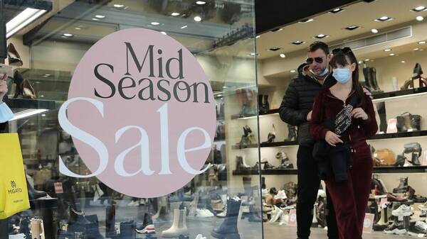 Ενδιάμεσες εκπτώσεις: Πότε ξεκινούν - Ποια Κυριακή είναι ανοιχτά τα καταστήματα