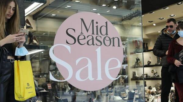 Ενδιάμεσες εκπτώσεις: Ξεκινούν την επόμενη εβδομάδα οι ενδιάμεσες εκπτώσεις