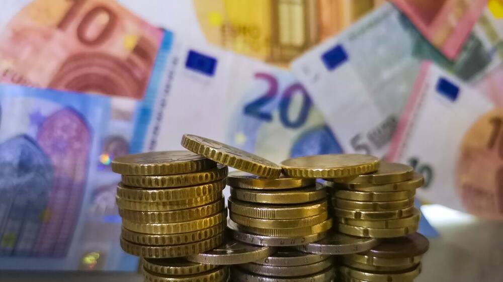 Στα 713 ευρώ ο κατώτατος μισθός - Αυξάνονται και τα επιδόματα