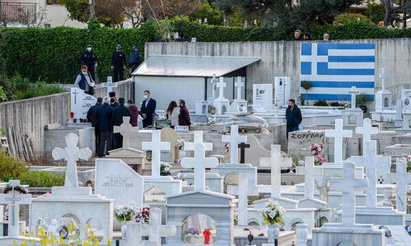 Πάτρα: «Δεν έχω δει ποτέ την Ρούλα Πισπιρίγκου εδώ», λέει υπάλληλος του νεκροταφείου