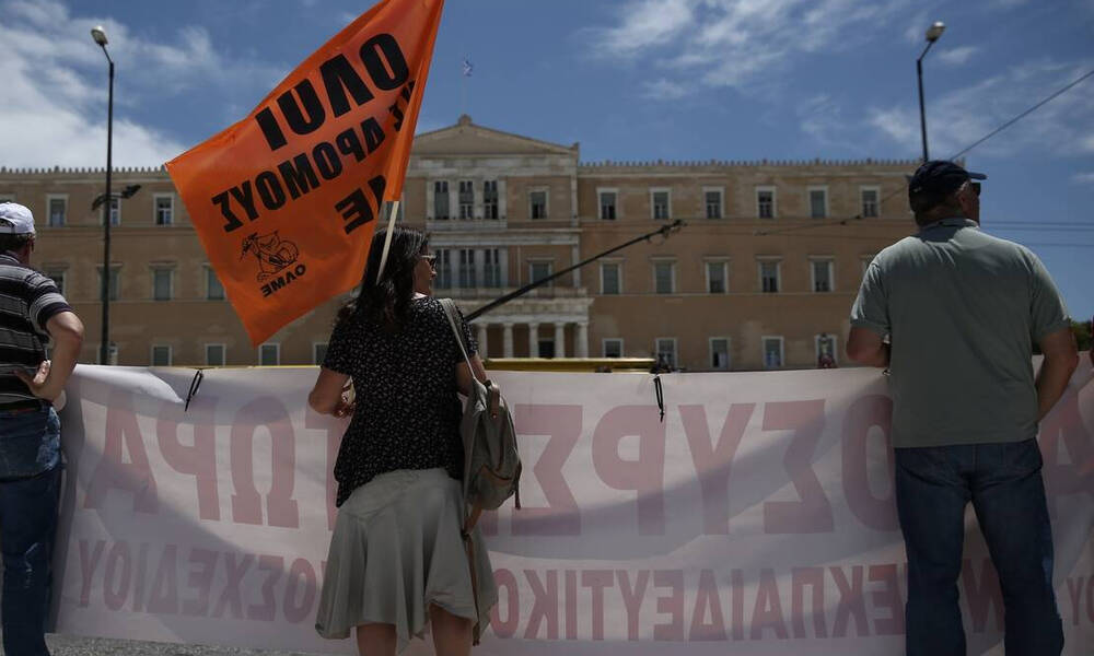 Πανελλαδικές 2022: Κινητοποιήσεις της ΟΛΜΕ για την Τράπεζα Θεμάτων και την Ελάχιστη Βάση Εισαγωγής