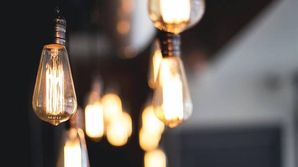 Επίδομα ρεύματος έως 600 ευρώ: Πότε και πώς θα δοθεί στους καταναλωτές