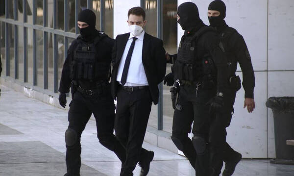 Δίκη Γλυκά Νερά: Έκλαψε ο Μπάμπης Αναγνωστόπουλος - «Ψυχρός εκτελεστής», είπε η αντιεισαγγελέας